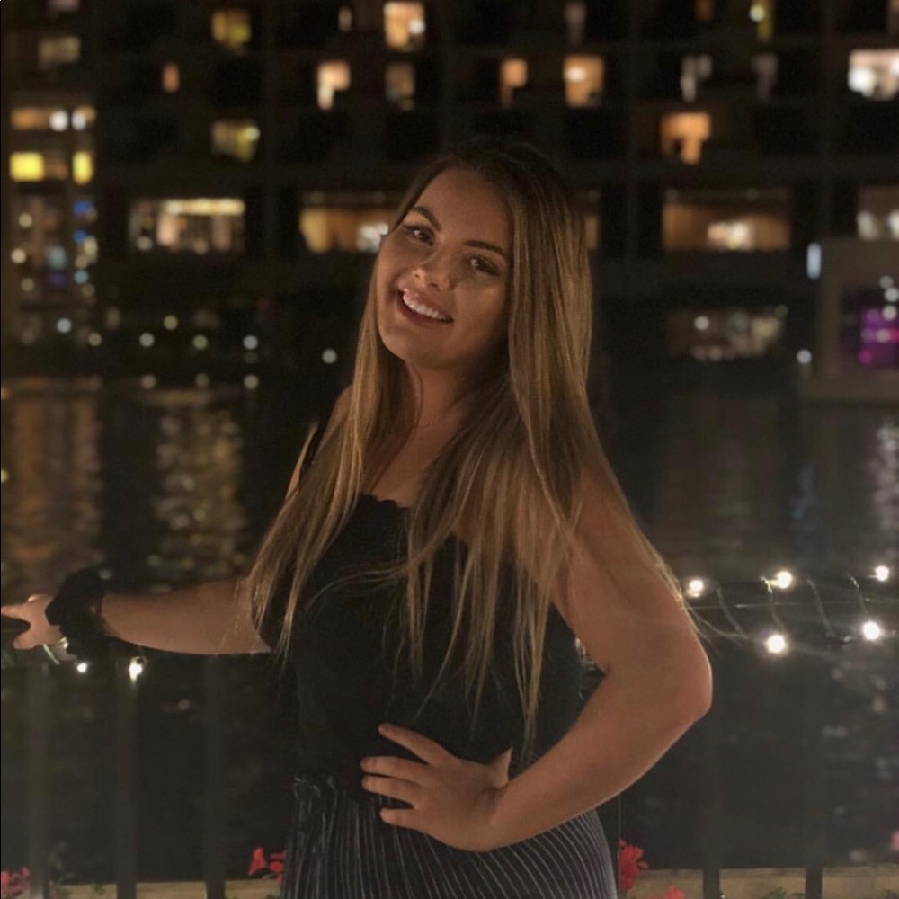 Meet your Posher, Alexis